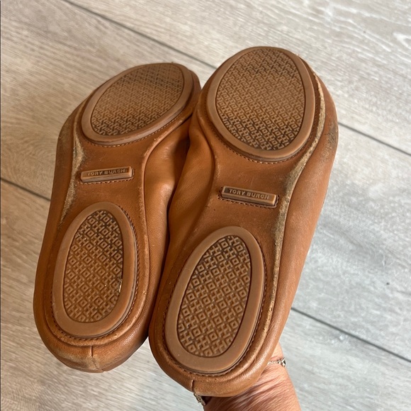 Tory Burch Mini travel Brown Naya leather Flats with gold logo size 10 - Picture 8 of 10